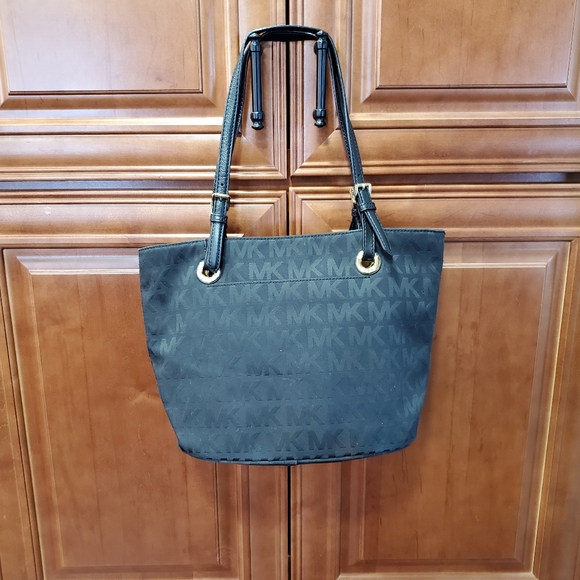 Michael Kors Signature Black and Gold Shoulder Bag - Picture 1 of 6